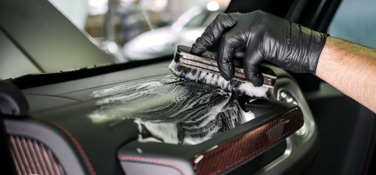Химчистка салона автомобиля – тканевые детали